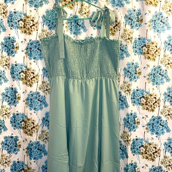 Dresses & Skirts - Mint midi summer dress. Ties at shoulder